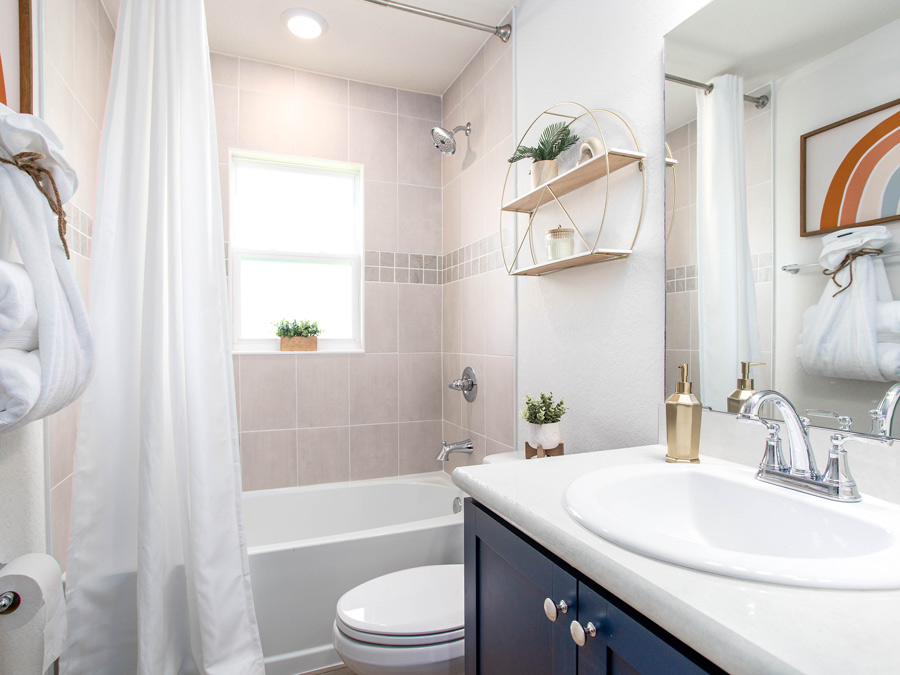 Inspiration Gallery | Parker - Hall Bath | Highland Homes